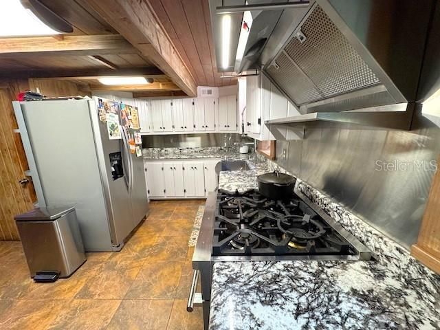 待售: $300,000 (3 贝兹, 2 浴室, 1701 平方英尺)