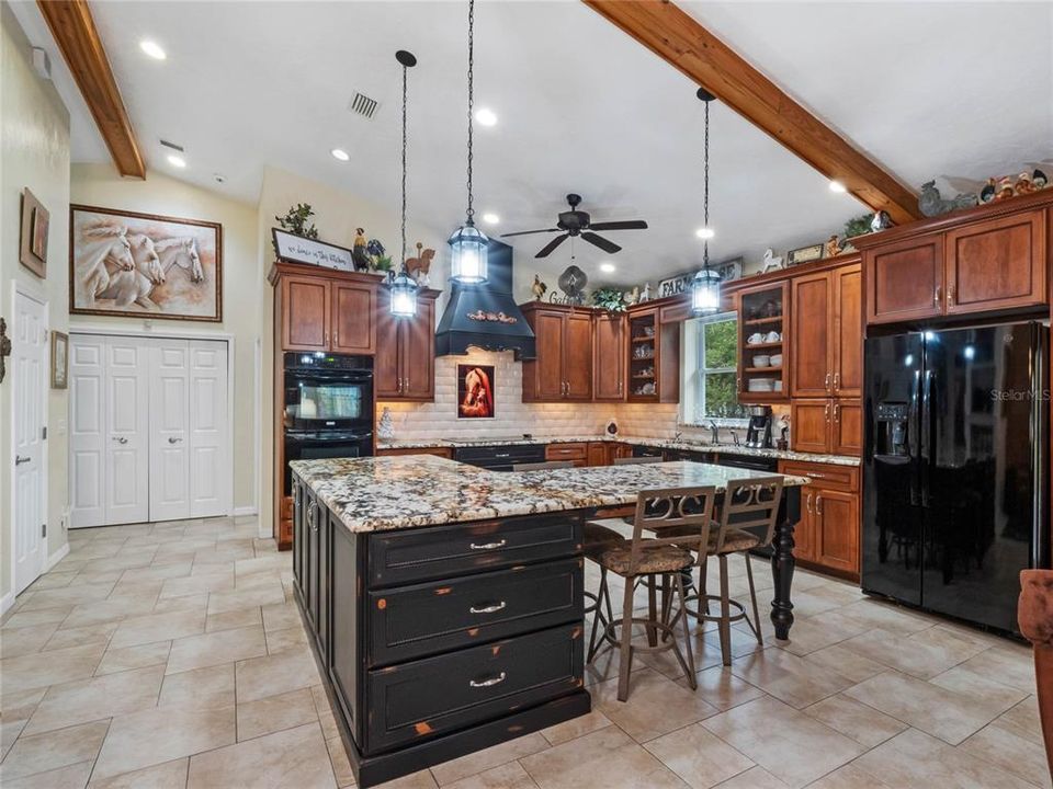 For Sale: $1,175,000 (3 beds, 2 baths, 2432 Square Feet)