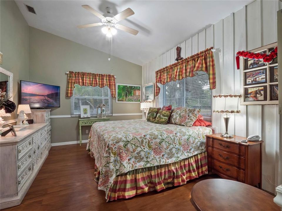 For Sale: $1,175,000 (3 beds, 2 baths, 2432 Square Feet)