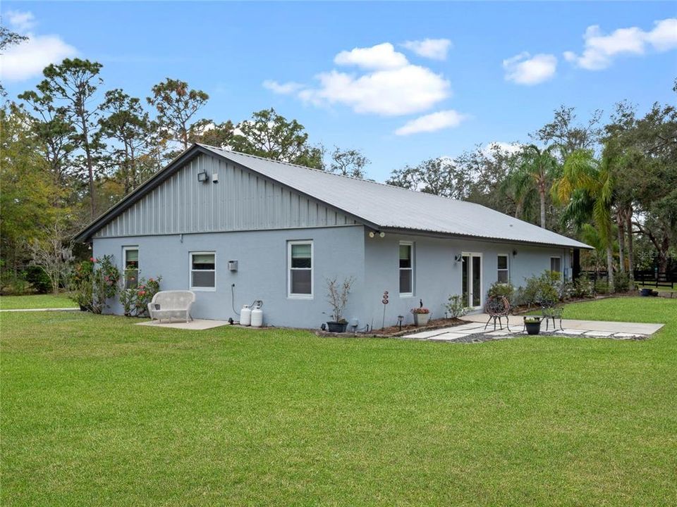 For Sale: $1,175,000 (3 beds, 2 baths, 2432 Square Feet)