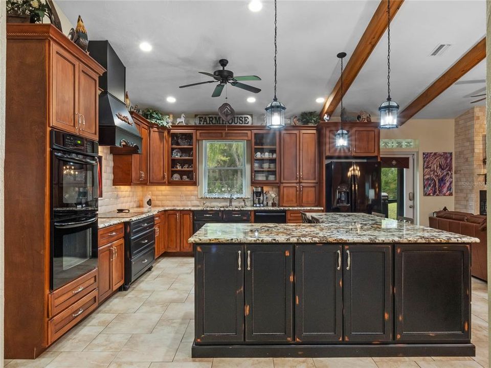 For Sale: $1,175,000 (3 beds, 2 baths, 2432 Square Feet)