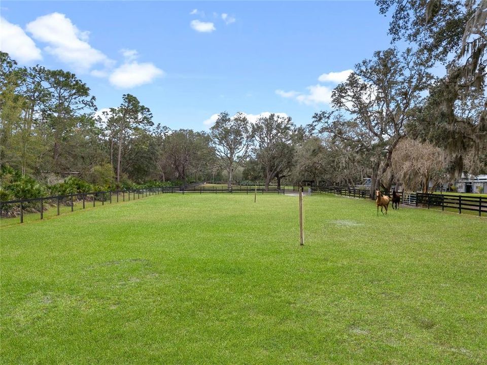 For Sale: $1,175,000 (3 beds, 2 baths, 2432 Square Feet)