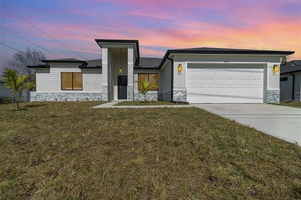 Vendido Recientemente: $425,900 (4 camas, 3 baños, 2018 Pies cuadrados)