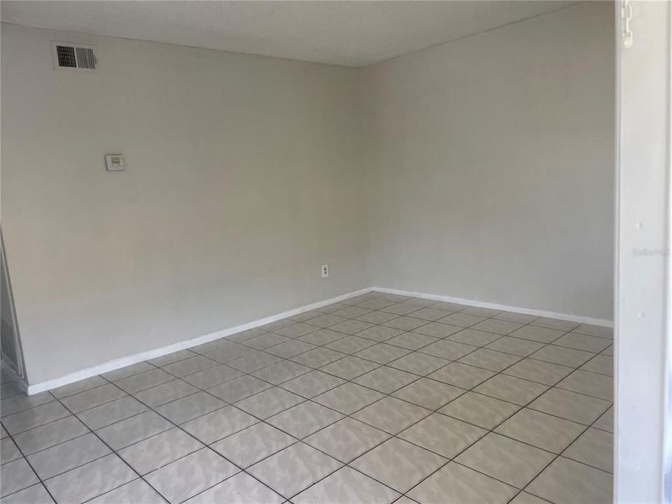 For Sale: $125,000 (2 beds, 1 baths, 784 Square Feet)