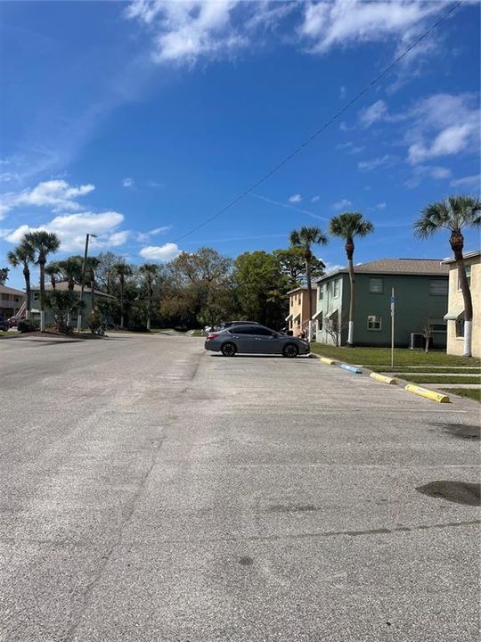 For Sale: $125,000 (2 beds, 1 baths, 784 Square Feet)