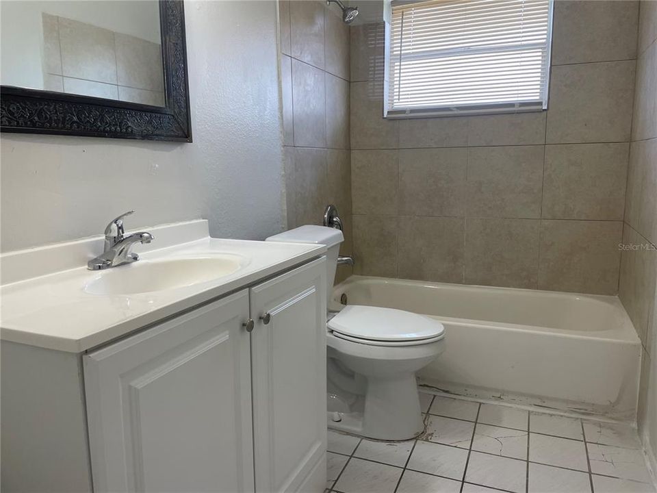 For Sale: $125,000 (2 beds, 1 baths, 784 Square Feet)