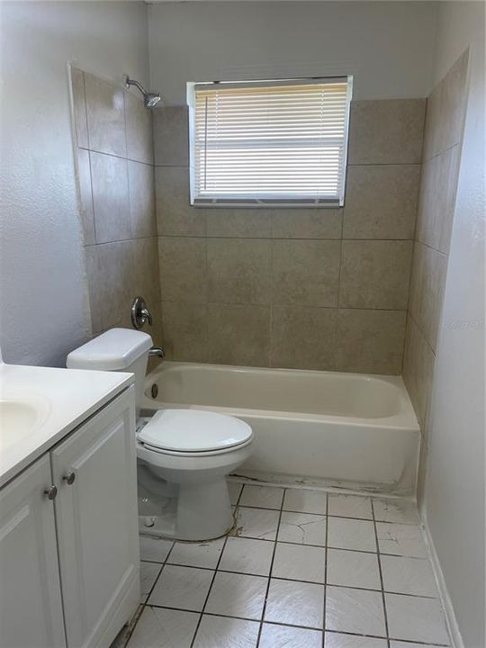 For Sale: $125,000 (2 beds, 1 baths, 784 Square Feet)