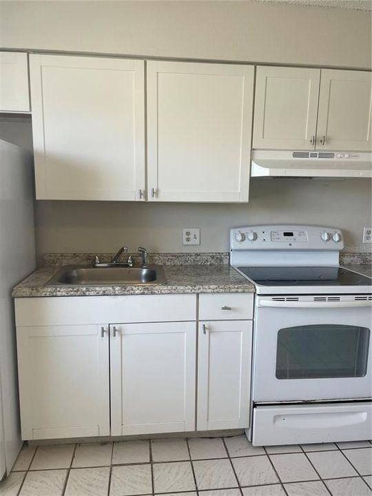 For Sale: $125,000 (2 beds, 1 baths, 784 Square Feet)