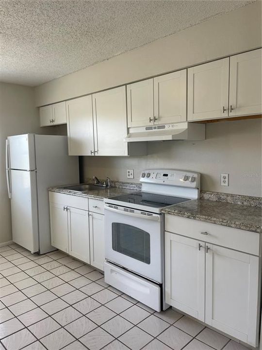 For Sale: $125,000 (2 beds, 1 baths, 784 Square Feet)