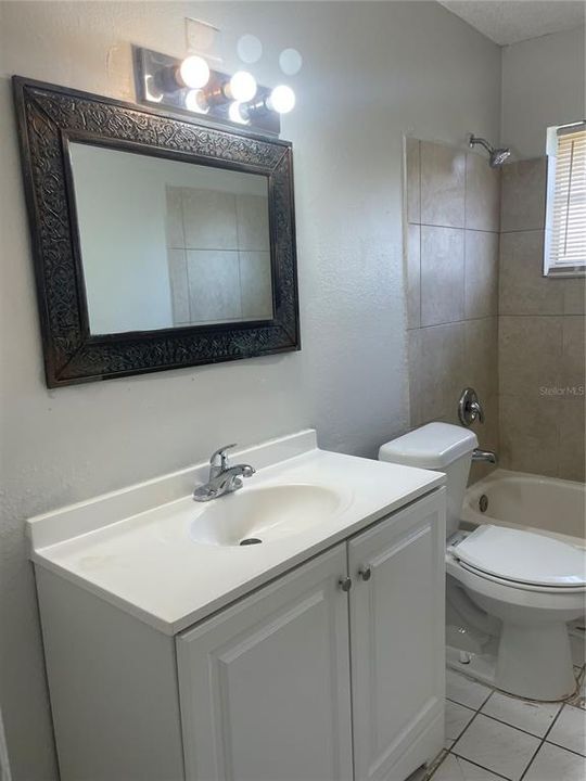 For Sale: $125,000 (2 beds, 1 baths, 784 Square Feet)