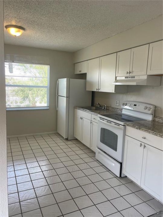 For Sale: $125,000 (2 beds, 1 baths, 784 Square Feet)