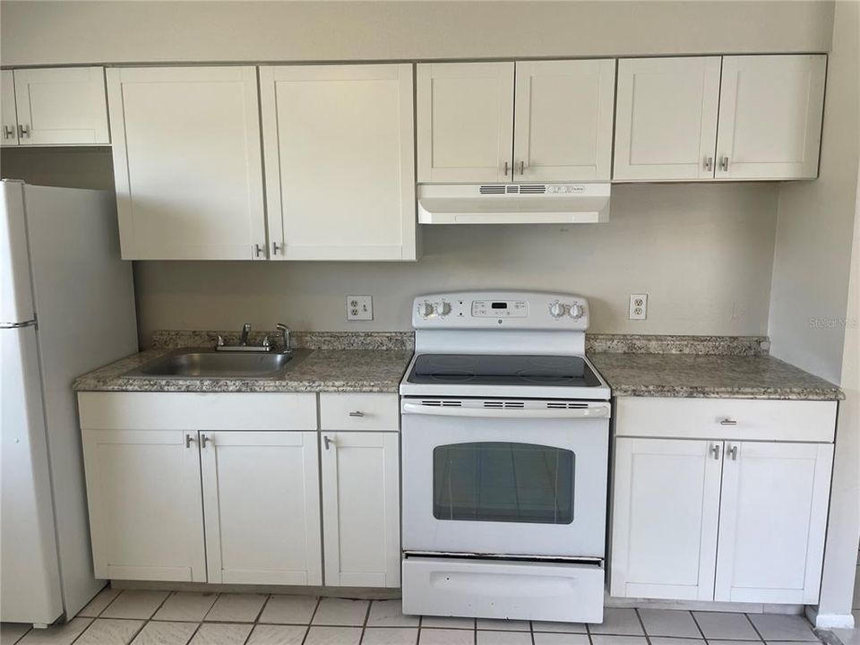 For Sale: $125,000 (2 beds, 1 baths, 784 Square Feet)