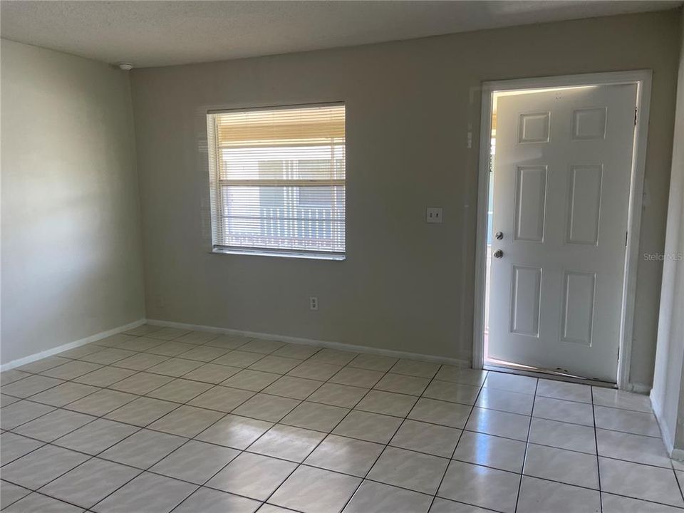 For Sale: $125,000 (2 beds, 1 baths, 784 Square Feet)