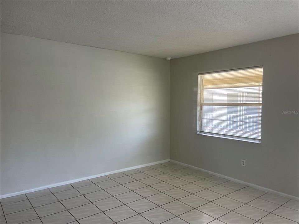 For Sale: $125,000 (2 beds, 1 baths, 784 Square Feet)