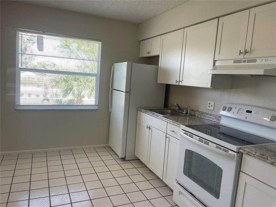 For Sale: $125,000 (2 beds, 1 baths, 784 Square Feet)