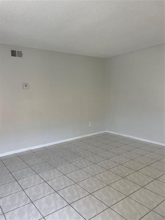 For Sale: $125,000 (2 beds, 1 baths, 784 Square Feet)