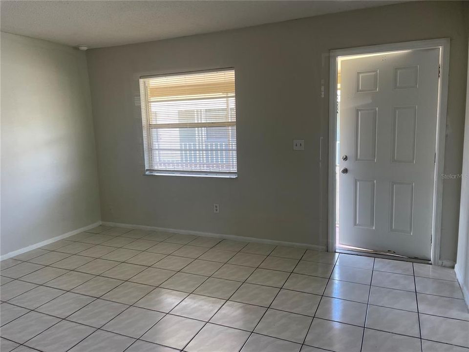 For Sale: $125,000 (2 beds, 1 baths, 784 Square Feet)