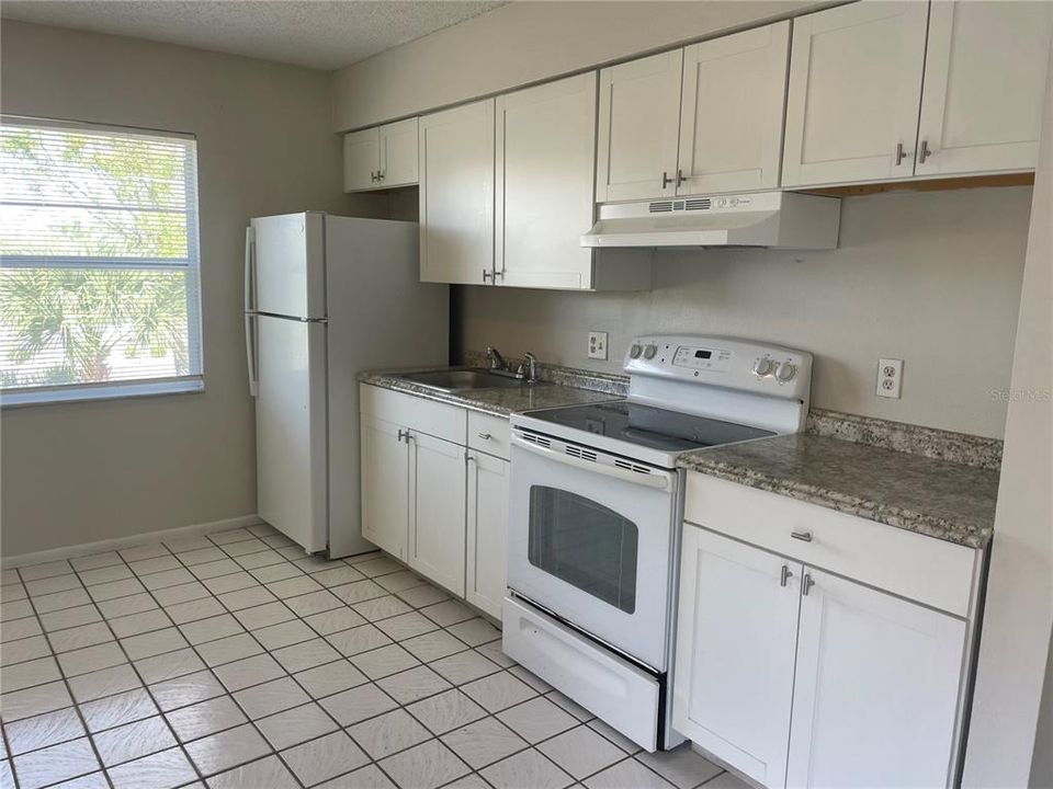 For Sale: $125,000 (2 beds, 1 baths, 784 Square Feet)