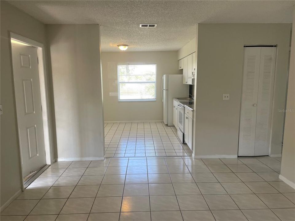 For Sale: $125,000 (2 beds, 1 baths, 784 Square Feet)
