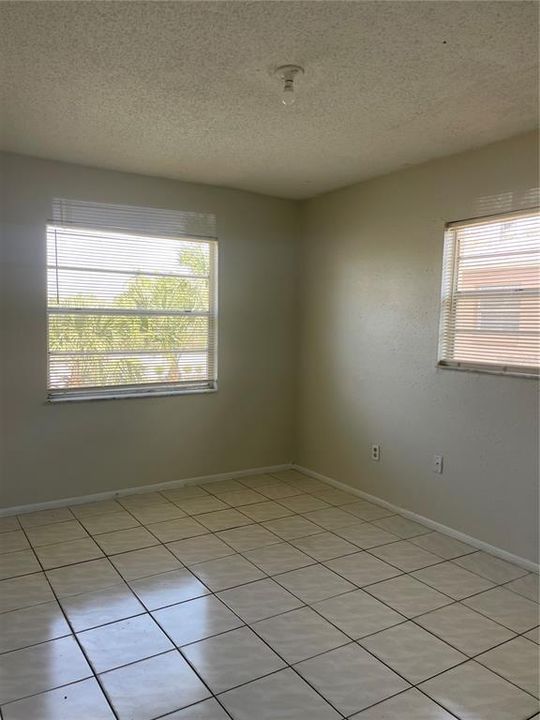 For Sale: $125,000 (2 beds, 1 baths, 784 Square Feet)