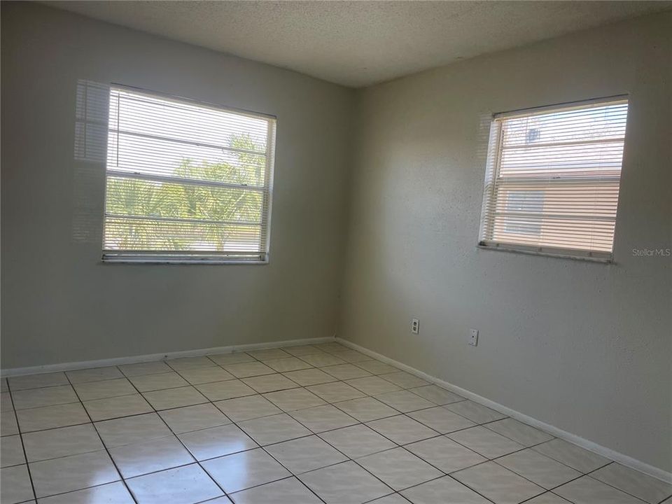 For Sale: $125,000 (2 beds, 1 baths, 784 Square Feet)