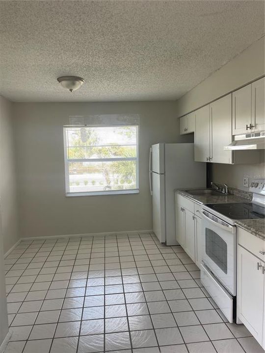 For Sale: $125,000 (2 beds, 1 baths, 784 Square Feet)