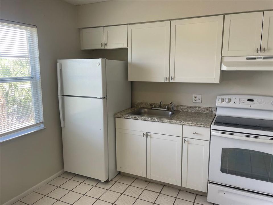 For Sale: $125,000 (2 beds, 1 baths, 784 Square Feet)
