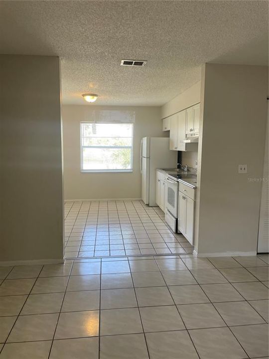 For Sale: $125,000 (2 beds, 1 baths, 784 Square Feet)