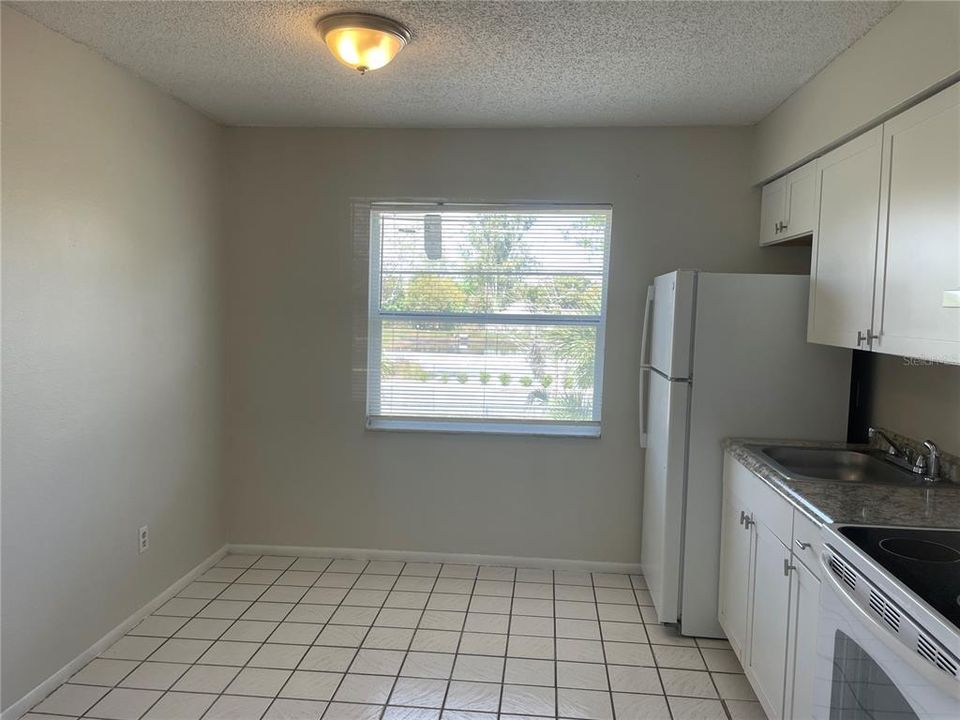 For Sale: $125,000 (2 beds, 1 baths, 784 Square Feet)