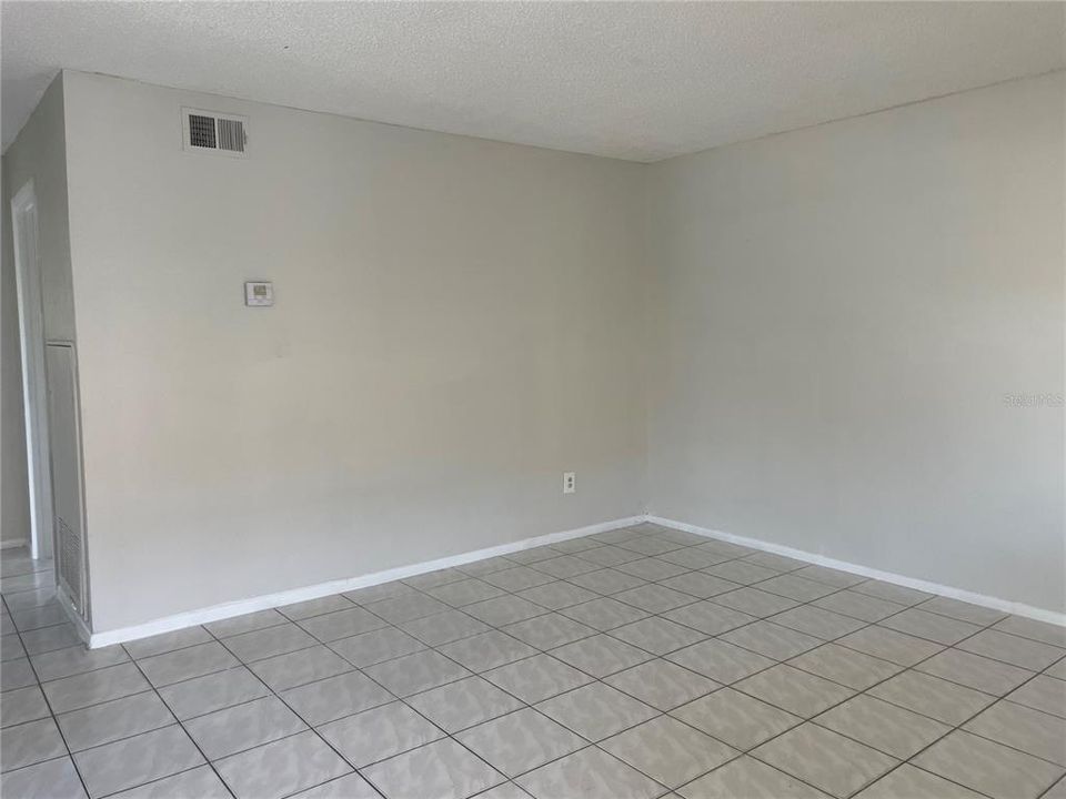 For Sale: $125,000 (2 beds, 1 baths, 784 Square Feet)