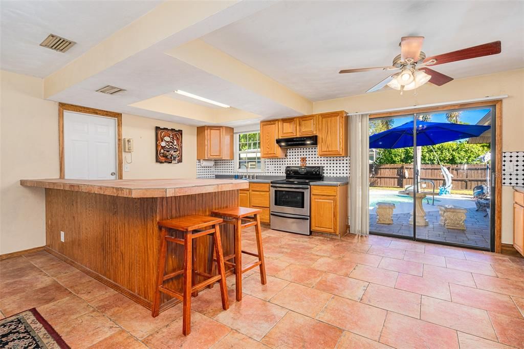 На продажу: $389,999 (3 спален, 2 ванн, 1442 Квадратных фут)