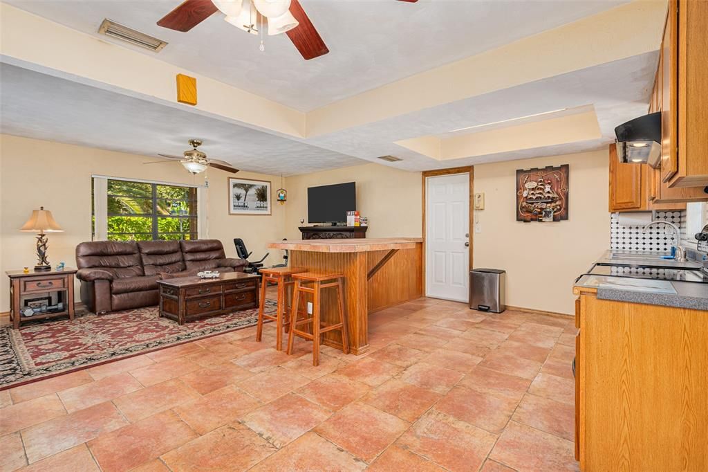 На продажу: $389,999 (3 спален, 2 ванн, 1442 Квадратных фут)