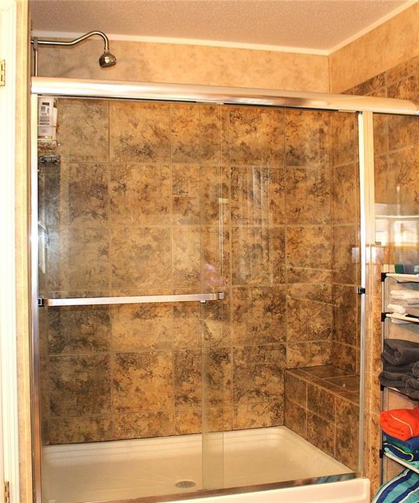 Под контрактом: $360,000 (3 спален, 2 ванн, 1800 Квадратных фут)