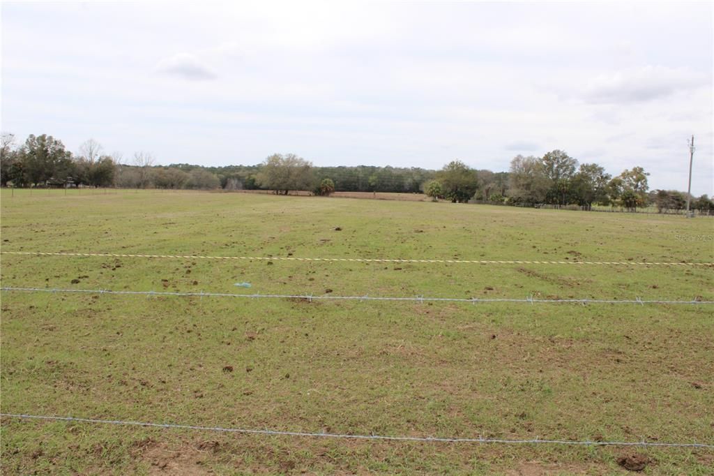 Под контрактом: $360,000 (3 спален, 2 ванн, 1800 Квадратных фут)