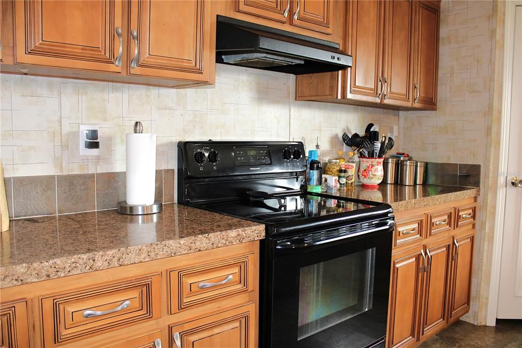 Под контрактом: $360,000 (3 спален, 2 ванн, 1800 Квадратных фут)