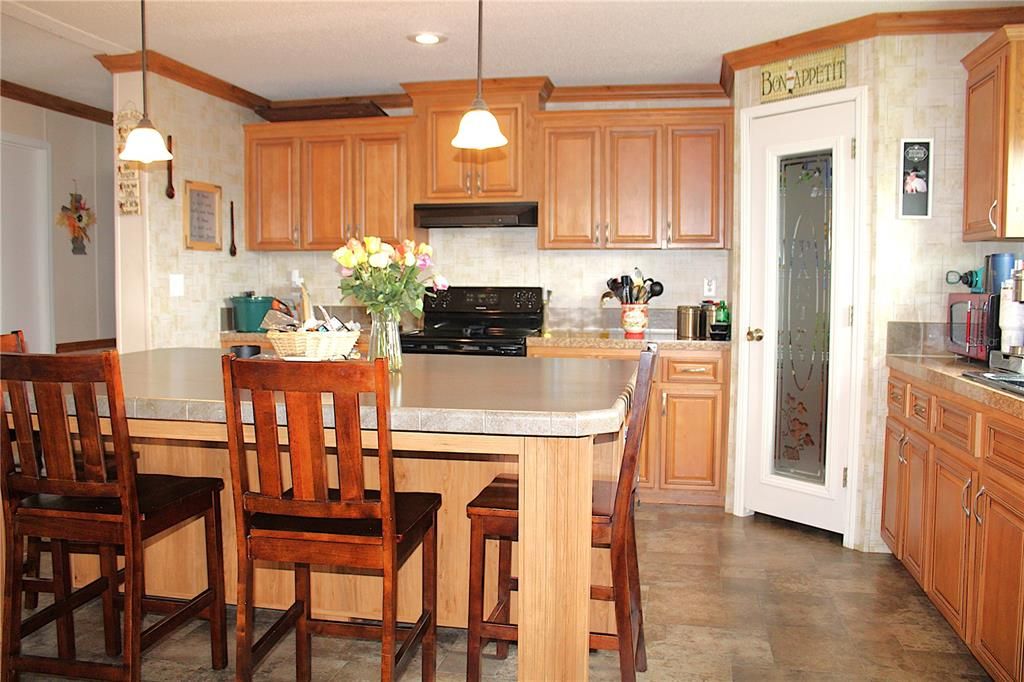 Под контрактом: $360,000 (3 спален, 2 ванн, 1800 Квадратных фут)