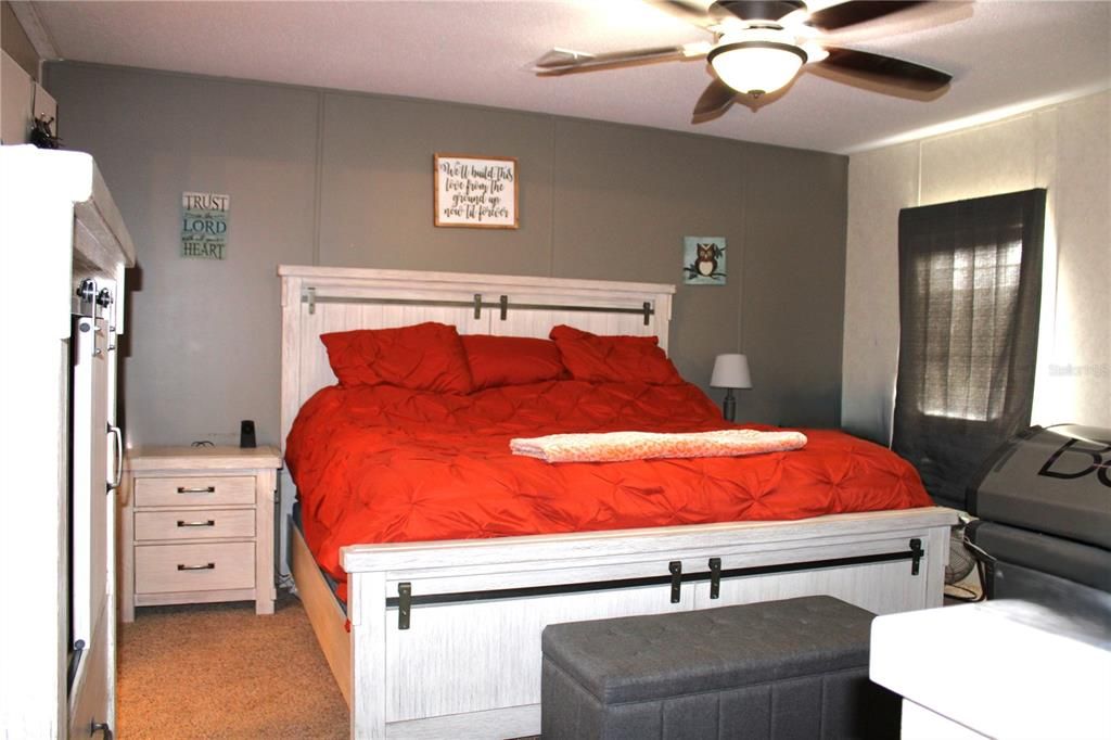 Под контрактом: $360,000 (3 спален, 2 ванн, 1800 Квадратных фут)