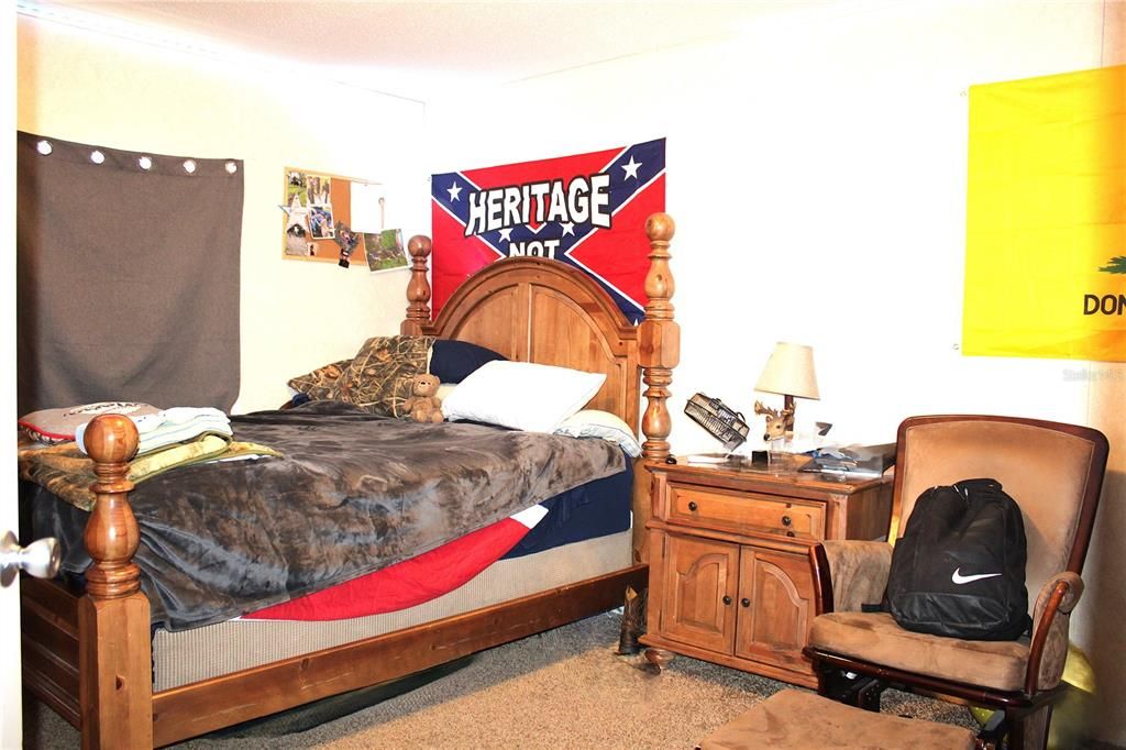 Под контрактом: $360,000 (3 спален, 2 ванн, 1800 Квадратных фут)