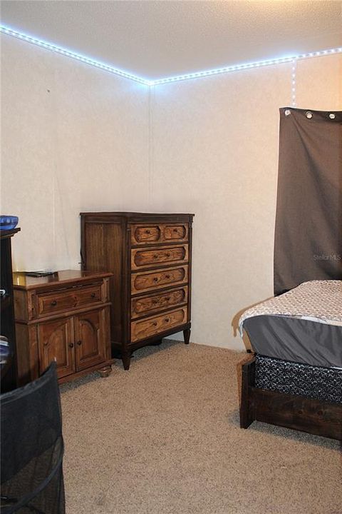 Под контрактом: $360,000 (3 спален, 2 ванн, 1800 Квадратных фут)