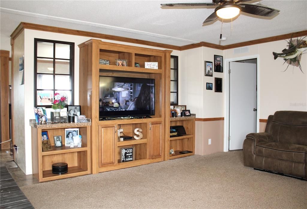 Под контрактом: $360,000 (3 спален, 2 ванн, 1800 Квадратных фут)