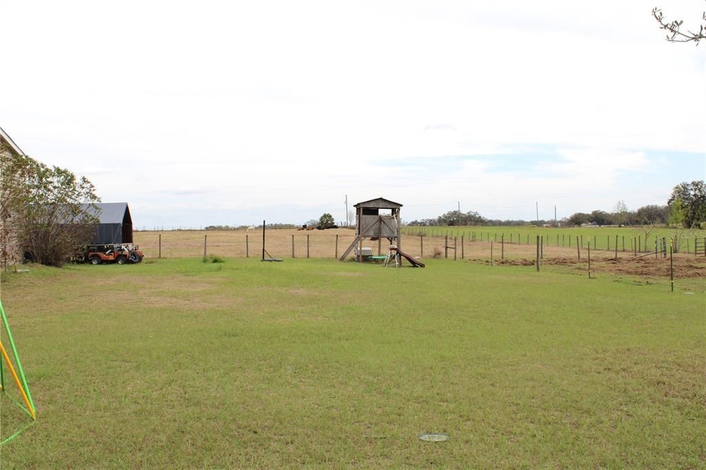 Под контрактом: $360,000 (3 спален, 2 ванн, 1800 Квадратных фут)