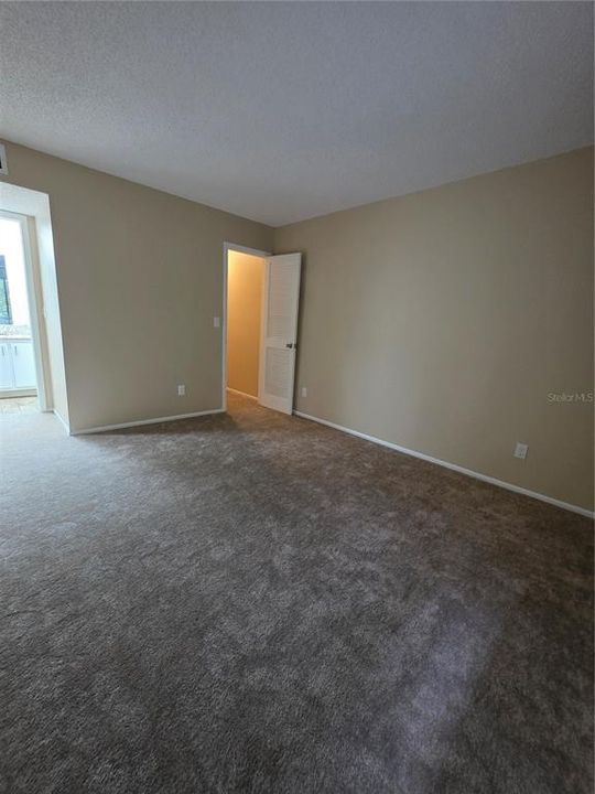 Active With Contract: $1,600 (2 beds, 2 baths, 906 Square Feet)