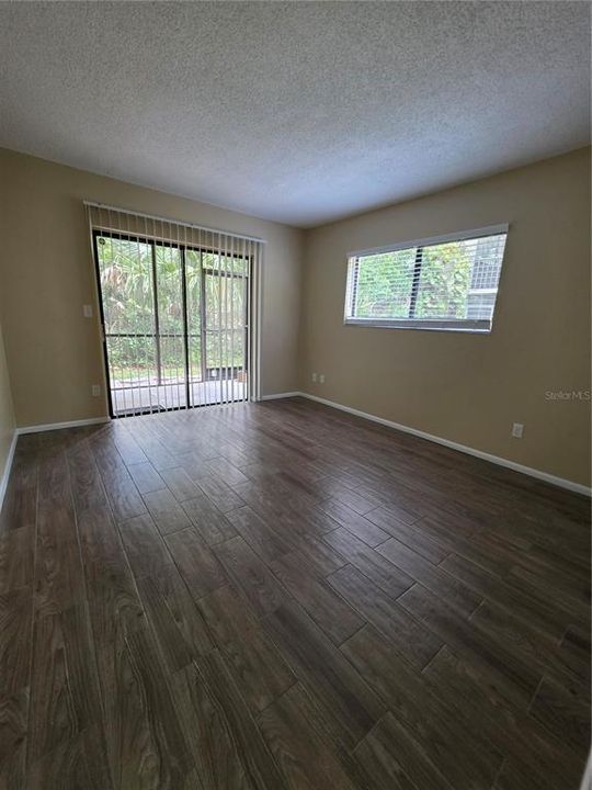 Active With Contract: $1,600 (2 beds, 2 baths, 906 Square Feet)