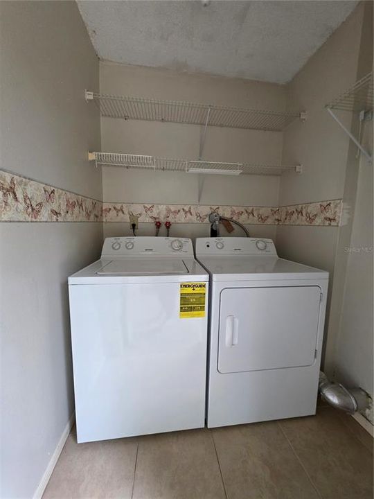 Active With Contract: $1,600 (2 beds, 2 baths, 906 Square Feet)