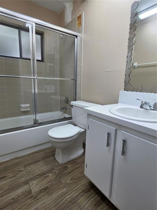 Active With Contract: $1,600 (2 beds, 2 baths, 906 Square Feet)