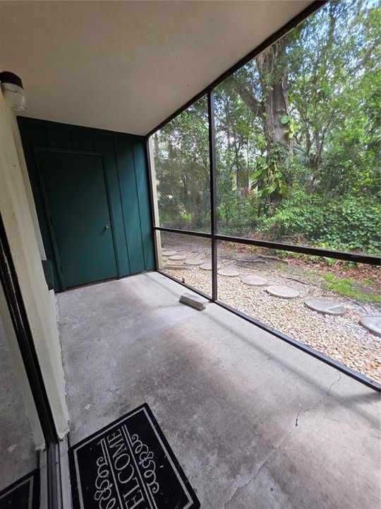 Active With Contract: $1,600 (2 beds, 2 baths, 906 Square Feet)