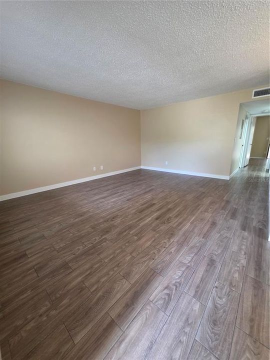 Active With Contract: $1,600 (2 beds, 2 baths, 906 Square Feet)