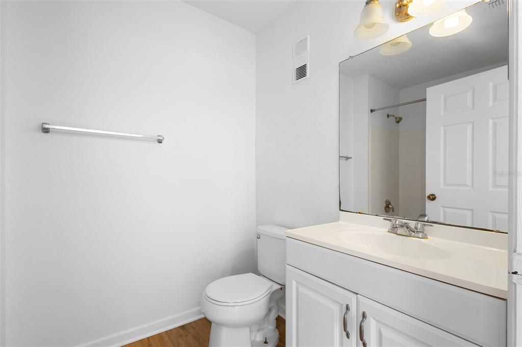 Activo con contrato: $223,900 (2 camas, 2 baños, 886 Pies cuadrados)