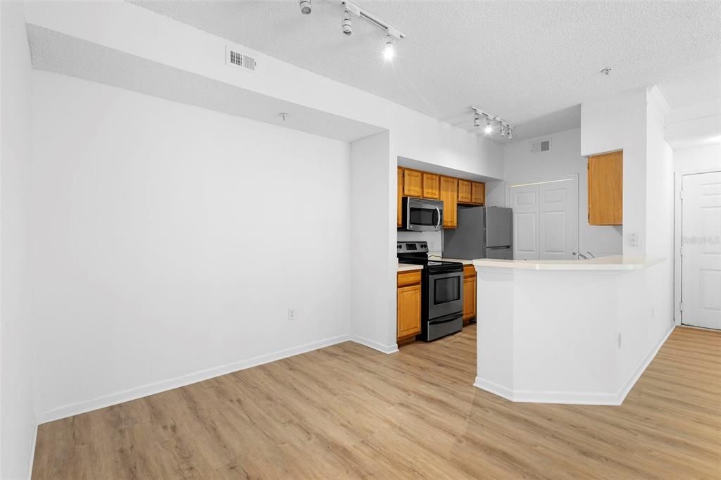 Activo con contrato: $223,900 (2 camas, 2 baños, 886 Pies cuadrados)