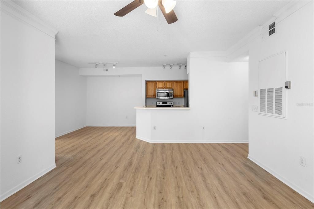 Activo con contrato: $223,900 (2 camas, 2 baños, 886 Pies cuadrados)